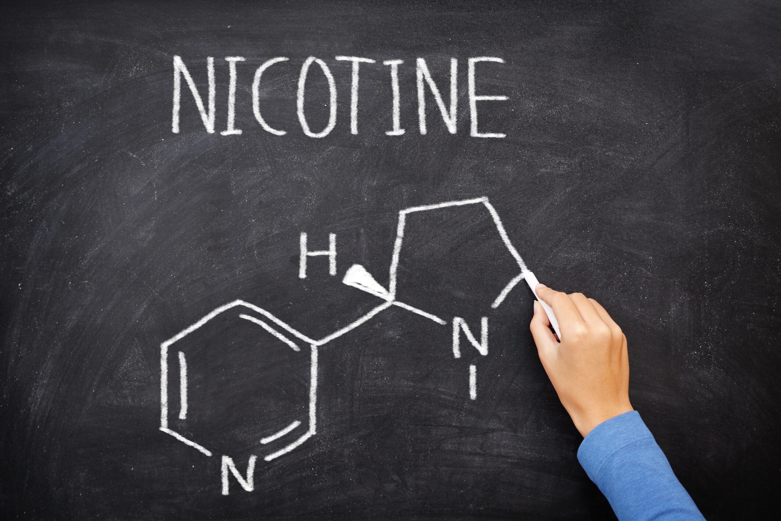 Krijtbord met structuurformule nicotine